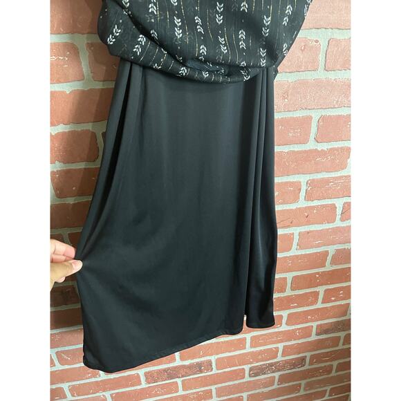 Maurices | Cold Shoulder Arrow Print Dress - Picture 7 of 8